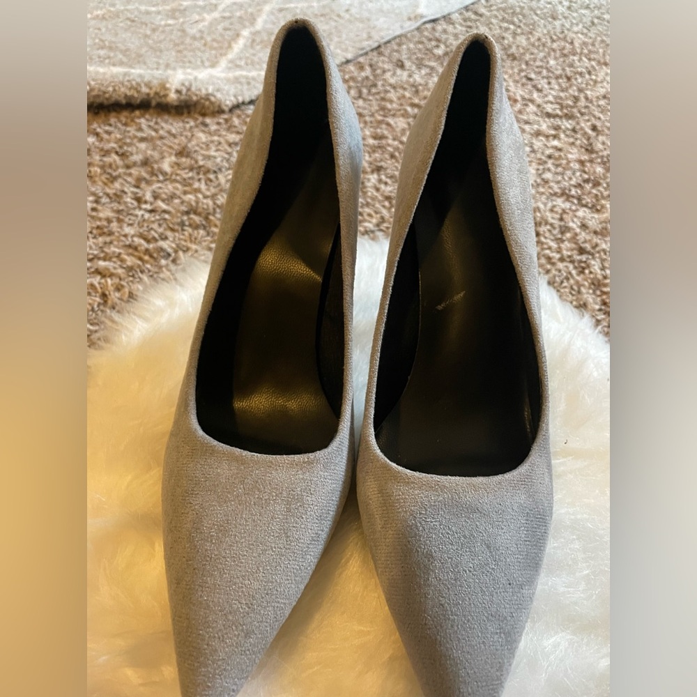 Elegant Gray Women's Pumps